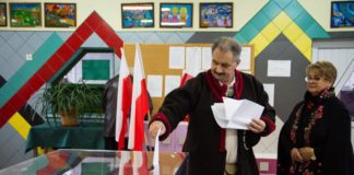 Wybory: cały czas liczone są głosy
