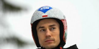 Kamil Stoch skakał w specjalnym kasku