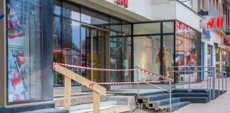 Słynne schody na Krupówkach do rozbiórki (zdjęcia)