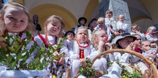 Młodzi górale święcili pokarmy (zdjęcia)