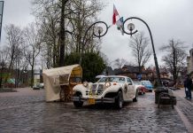 Zabytkowe pojazdy na Krupówkach (zdjęcia)