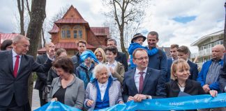Ławeczka Kornela Makuszyńskiego stanęła w Zakopanem (zdjęcia)