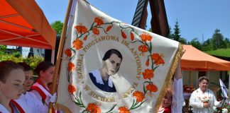 Szkoła w Suchem ma swój sztandar