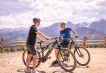 Jeden dzień w Zakopanem Rowery elektryczne w Zakopanem to świetna propozycja dla osób, które chcą aktywnie spędzić wolny czas. www.bikedoo.pl
